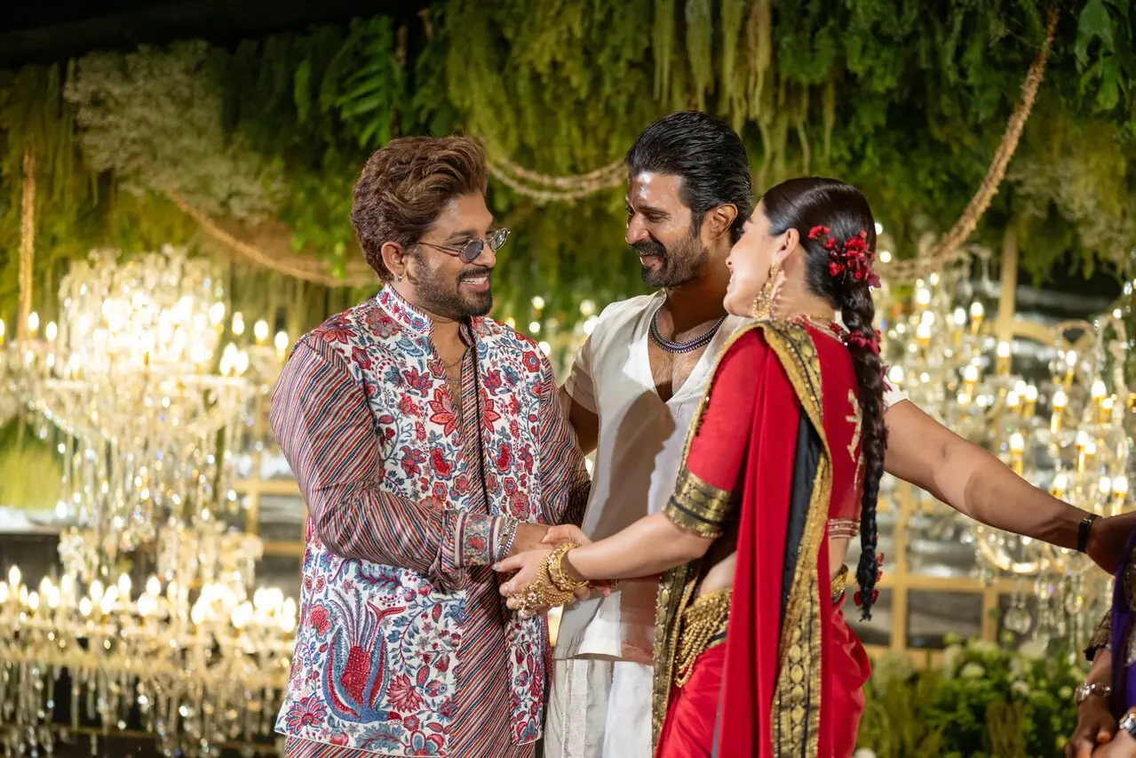 Allu Arjun arrived at Vijay–Rashmika’s reception in a vibrant traditional ensemble, bringing his signature swag to the celebration. The Pushpa star arrived to congratulate his ‘Srivalli’, as he joined the festivities.